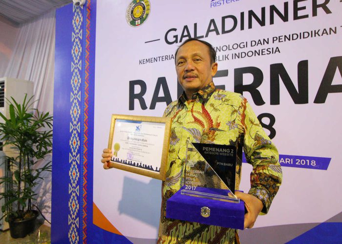 UPN Veteran Jawa Timur Raih Juara II Kategori Website PTNB dalam Anugerah Humas & Kopertis 2017