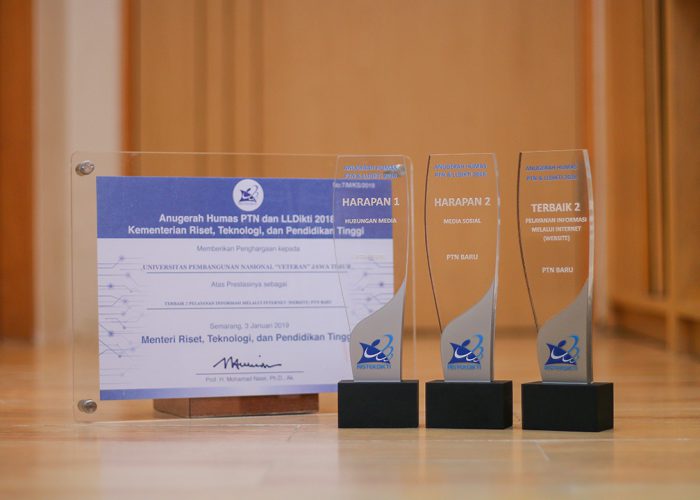 Humas UPN Veteran Jawa Timur Raih 3 Penghargaan Sekaligus dalam Anugerah Humas 2018.