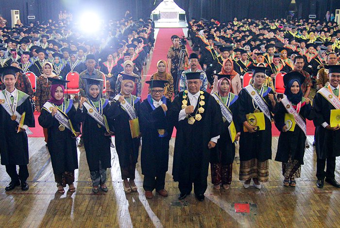 Rektor Dorong Wisudawan dan Wisudawati Bentuk Start Up Untuk Menciptakan Lapangan Kerja