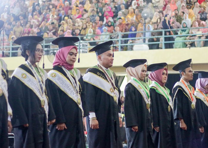 354 Orang Meraih Cumlaude Dalam Wisuda Sarjana LXXVII Dan Pascasarjana XXXIX