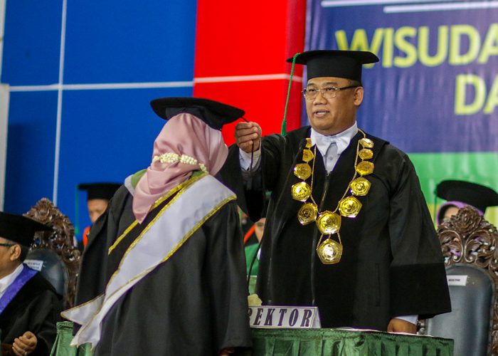 206 Cumlaude dari 536 Wisudawan pada Wisuda Sarjana 78 dan Pascasarjana 40 UPNVJT