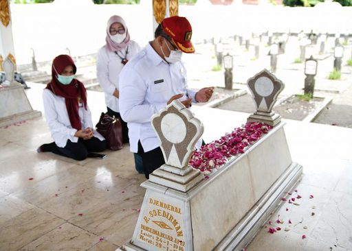 Tiga UPN Veteran Lakukan Ziarah dan Tabur Bunga di TMP Kusuma Negara, Momentum Maknai Peringatan Hari Bela Negara