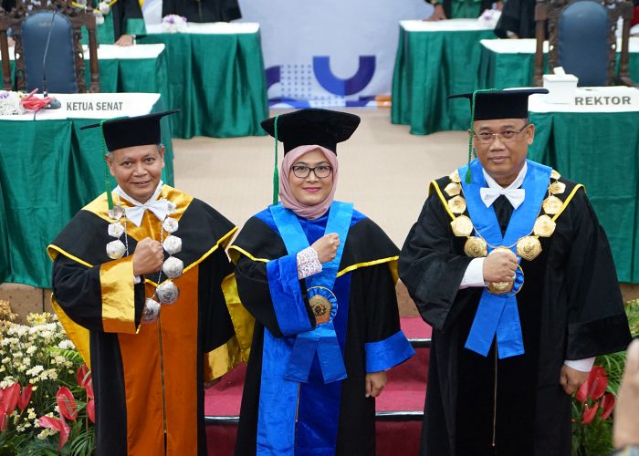 Prof. Euis Nurul Hidayah, ST.,MT.,Ph.D dikukuhkan menjad Guru Besar UPN Veteran Jawa Timur Bidang Pengolahan Air Minum