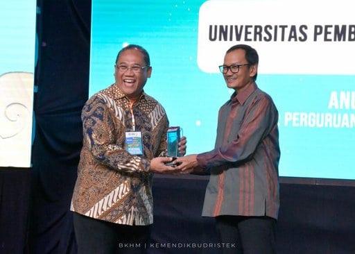 UPN Veteran Jawa Timur Raih Penghargaan Presentase Mahasiswa Terbanyak Mengikuti Program MBKM dalam Peringatan Bulan Merdeka Belajar 2023