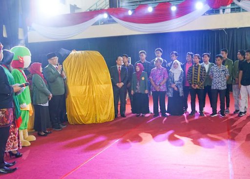 Gebyar Dies Natalis 64, Rektor Kukuhkan Guru Besar ke 18 dan Launching Mobil Listrik Tanpa Awak Hemat Energi