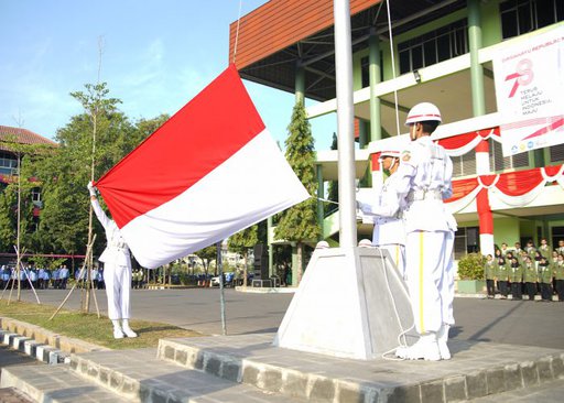 Upacara HUT RI 78 UPN Veteran Jawa Timur : Terus Melaju Untuk Indonesia Maju