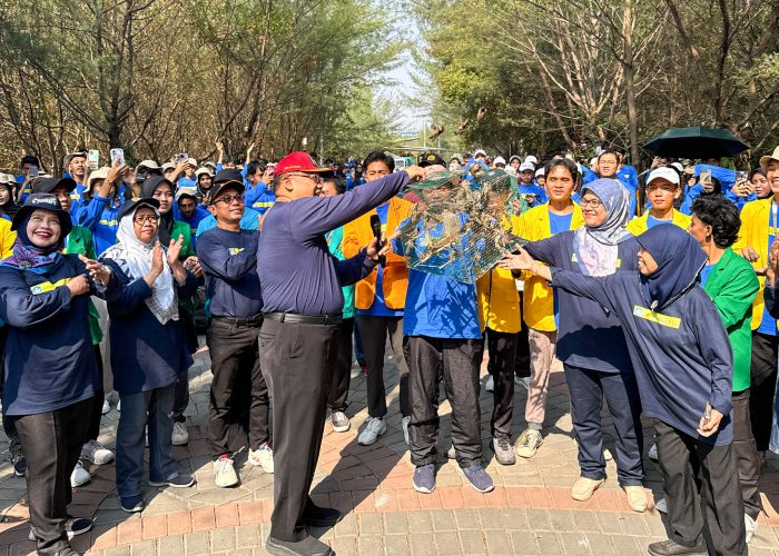 Rayakan Sumpah Pemuda, Mahasiswa Nusantara PMM 3 UPN Jatim Tanam 1000 Mangrove dan Pelepasliaran Ratusan Burung