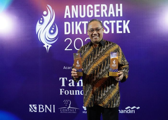 UPN Veteran Jawa Timur Raih 2 Penghargaan Silver Winner PTN-BLU dalam Anugerah Diktiristek 2023