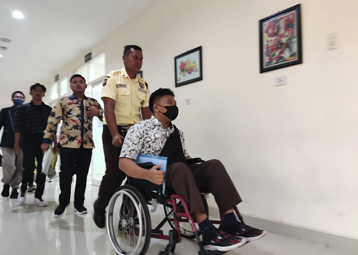 UPN Veteran Jawa Timur Fasilitasi Pelayanan Bagi Peserta UTBK Disabilitas Tuna Daksa